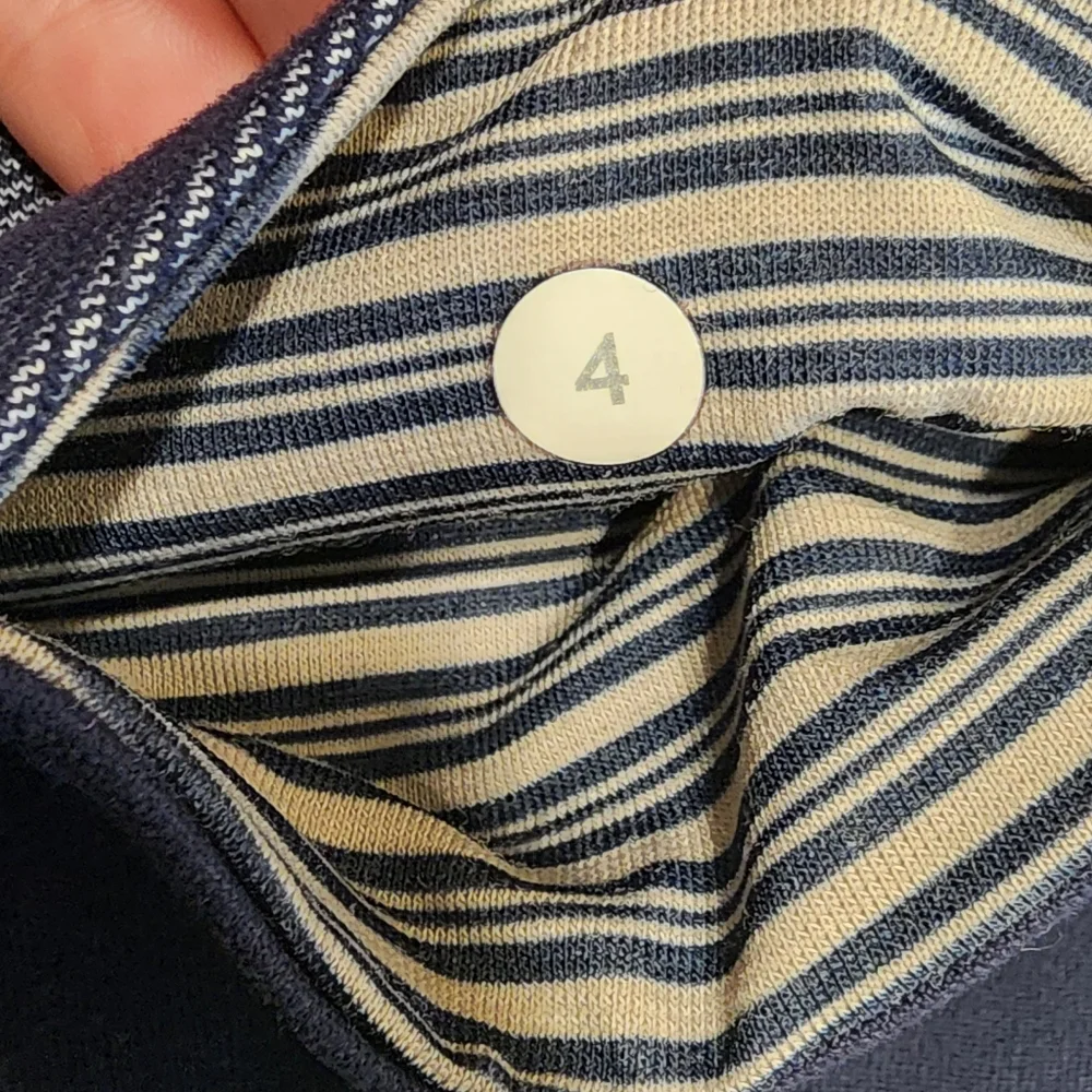 LULULEMON *Special Edition* Wunder Under Crop - Blue/Black/White - Size 4 - Picture 11 of 13